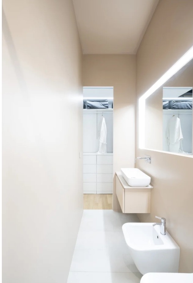 Bagno moderno appena ristrutturato